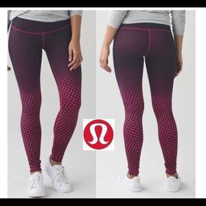 LULULEMON Wunder Under Pant III *Full-On Luon
Deep Dive Dip Berry Rumble Black 6